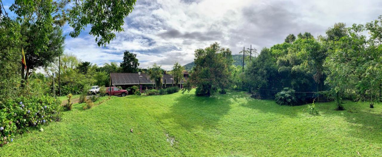 La Acuarela, Posada De La Monita Pereira Exteriör bild